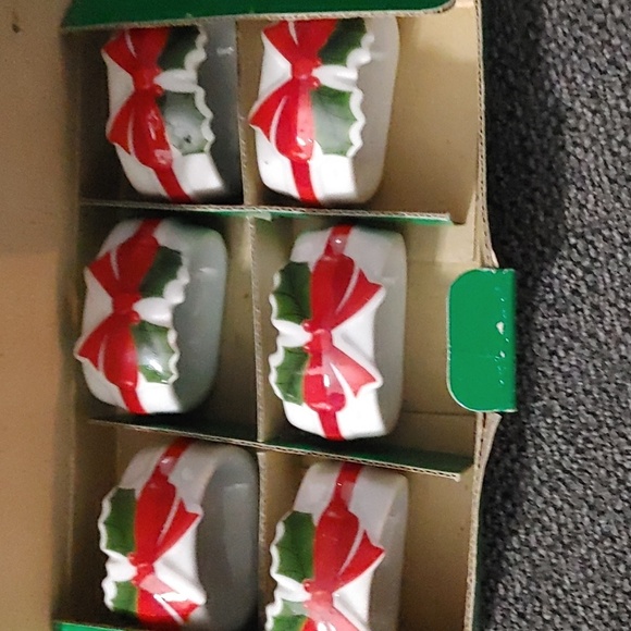 Mount Clemons Pottery Other - Vintage Mount Clemons Ribbon & Holly Napkin Ring 6 Piece Set Red Bow Green Holly